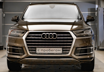 Подержанный автомобиль Audi Q7 2016 года (2 фото)
