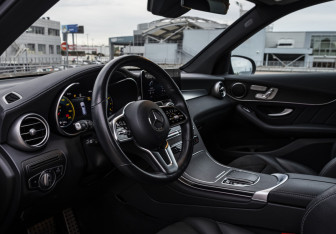 Подержанный автомобиль Mercedes-Benz GLC Coupe 2021 года (9 фото)