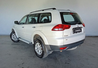 Подержанный автомобиль Mitsubishi Pajero Sport 2014 года (4 фото)