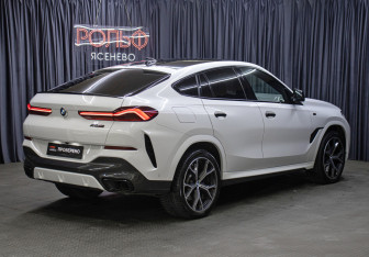 Подержанный автомобиль BMW X6 2020 года (5 фото)