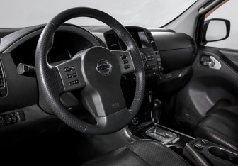 Подержанный автомобиль Nissan Pathfinder 2010 года (14 фото)