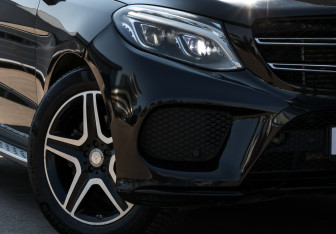 Подержанный автомобиль Mercedes-Benz GLE 2016 года (29 фото)