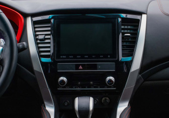 Подержанный автомобиль Mitsubishi Montero Sport 2022 года (15 фото)