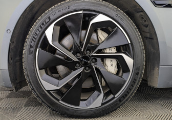 Подержанный автомобиль Zeekr 001 2023 года (11 фото)