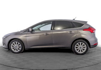 Подержанный автомобиль Ford Focus Hatchback 2018 года (8 фото)