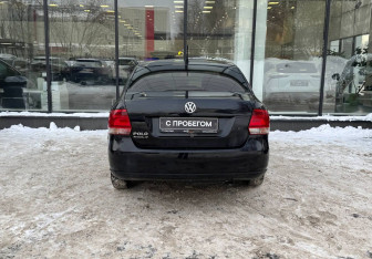 Подержанный автомобиль Volkswagen Polo Sedan 2013 года (7 фото)
