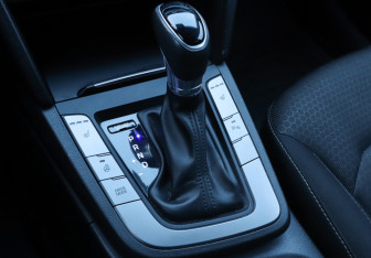 Подержанный автомобиль Hyundai Elantra Sedan 2017 года (15 фото)