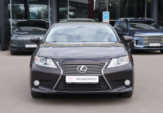 Подержанный автомобиль Lexus ES 2015 года (2 фото)