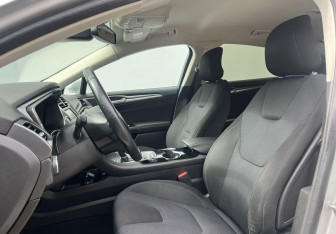 Подержанный автомобиль Ford Mondeo Sedan 2015 года (10 фото)