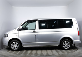 Подержанный автомобиль Volkswagen Caravelle 2010 года (8 фото)