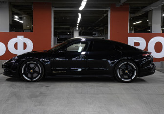 Подержанный автомобиль Porsche Taycan 2021 года (8 фото)