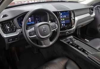 Подержанный автомобиль Volvo XC60 2021 года (16 фото)