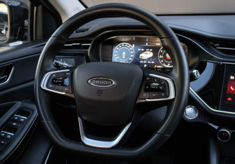 Подержанный автомобиль Omoda S5 2023 года (11 фото)