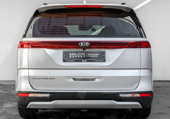 Подержанный автомобиль Kia Carnival 2021 года (6 фото)