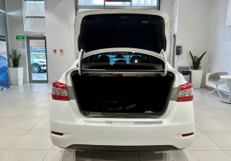 Подержанный автомобиль Nissan Sentra Sedan 2015 года (6 фото)