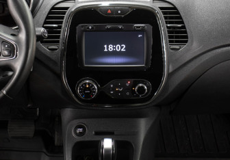 Подержанный автомобиль Renault Kaptur 2018 года (14 фото)