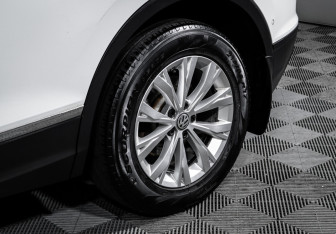 Подержанный автомобиль Volkswagen Tiguan 2018 года (15 фото)