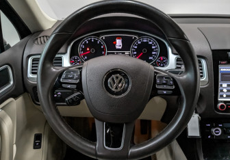 Подержанный автомобиль Volkswagen Touareg 2016 года (22 фото)