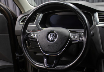 Подержанный автомобиль Volkswagen Tiguan 2017 года (18 фото)