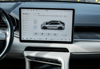Подержанный автомобиль Zeekr 001 2023 года (11 фото)