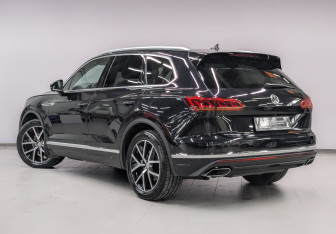 Подержанный автомобиль Volkswagen Touareg 2019 года (7 фото)