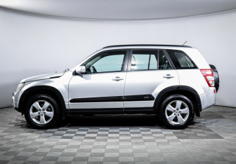 Подержанный автомобиль Suzuki Grand Vitara 2008 года (8 фото)