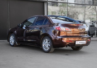 Подержанный автомобиль Mazda 3 Sedan 2011 года (6 фото)