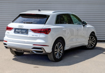 Подержанный автомобиль Audi Q3 2023 года (5 фото)