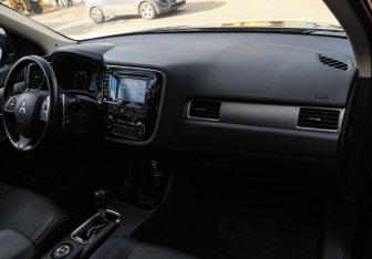Подержанный автомобиль Mitsubishi Outlander 2014 года (7 фото)