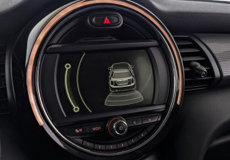 Подержанный автомобиль MINI Hatch 2018 года (26 фото)