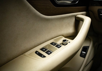 Подержанный автомобиль Audi Q7 2016 года (17 фото)