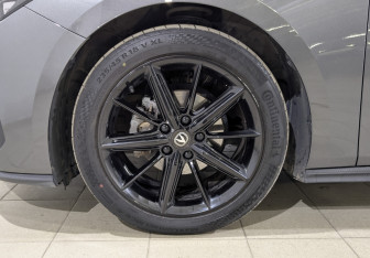 Подержанный автомобиль Changan UNI-V 2022 года (12 фото)