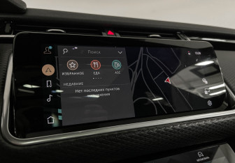 Подержанный автомобиль Land Rover Range Rover Velar 2021 года (20 фото)
