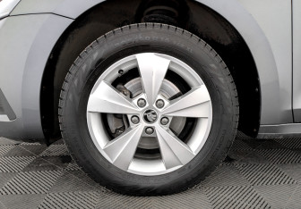 Подержанный автомобиль Skoda Octavia Liftback 2021 года (18 фото)