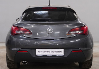 Подержанный автомобиль Opel Astra Hatchback 2012 года (6 фото)