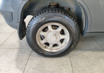 Подержанный автомобиль Chevrolet Niva 2010 года (12 фото)