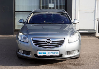 Подержанный автомобиль Opel Insignia Wagon 2012 года (2 фото)