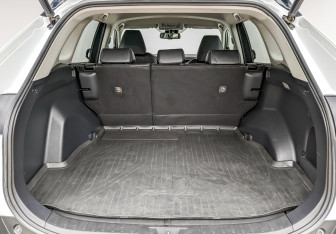 Подержанный автомобиль Toyota RAV4 2021 года (10 фото)
