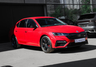 Подержанный автомобиль Skoda Octavia RS Liftback 2022 года (3 фото)