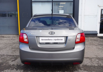 Подержанный автомобиль Kia Rio Sedan 2009 года (6 фото)
