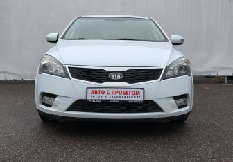Подержанный автомобиль Kia Ceed Hatchback 2011 года (2 фото)