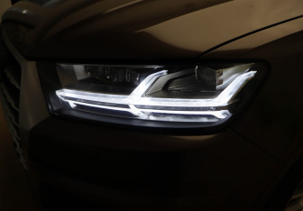 Подержанный автомобиль Audi Q7 2015 года (31 фото)