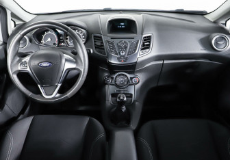 Подержанный автомобиль Ford Fiesta Sedan 2016 года (10 фото)