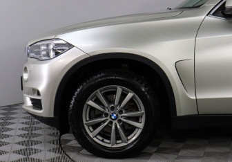 Подержанный автомобиль BMW X5 2016 года (8 фото)