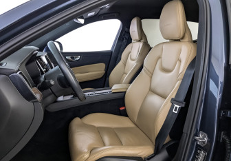 Подержанный автомобиль Volvo XC60 2020 года (20 фото)