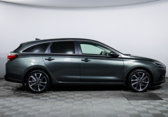 Подержанный автомобиль Hyundai i30 Wagon 2022 года (4 фото)