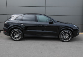 Подержанный автомобиль Porsche Cayenne 2022 года (4 фото)