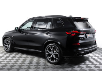 Подержанный автомобиль BMW X5 2024 года (7 фото)