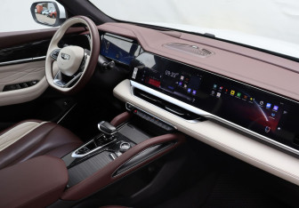 Подержанный автомобиль Geely Monjaro 2023 года (10 фото)