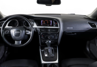 Подержанный автомобиль Audi A5 Coupe 2009 года (13 фото)